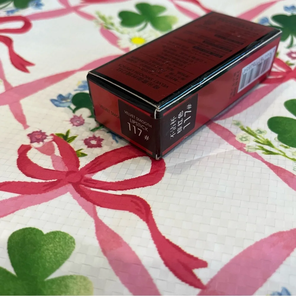 Vampy Lipstick in a Beautiful Red Square Tube